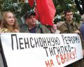 Продолжается акция протеста инвалидов - чернобыльцев возле Кабмина, переросшая вчера в драку с милицией.